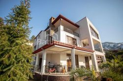 Жеке үй 7-комн 500 m² - Петр Ибери, Gonio
